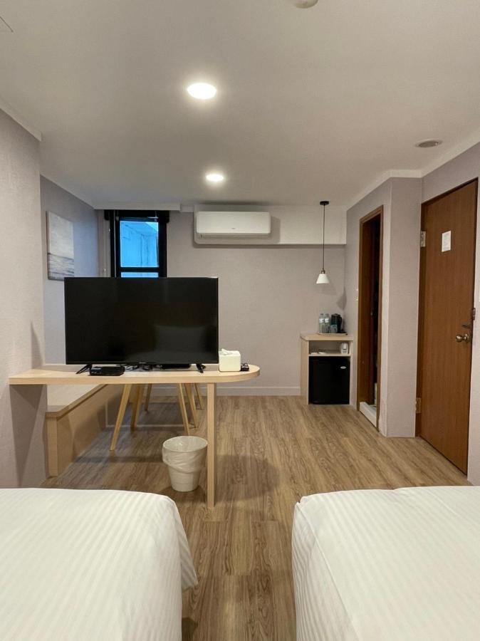 Yoshi Hotel - Tainan Station Branch Exteriér fotografie