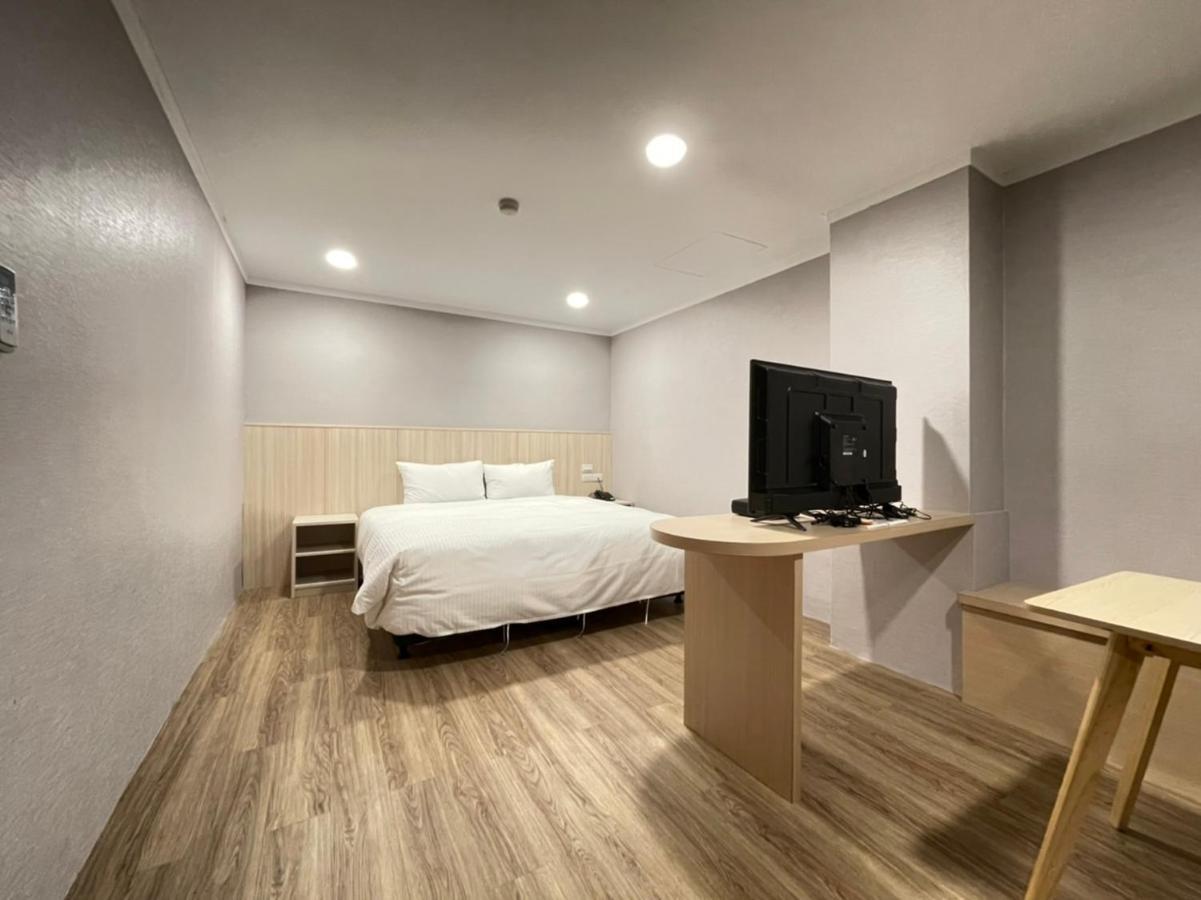 Yoshi Hotel - Tainan Station Branch Exteriér fotografie