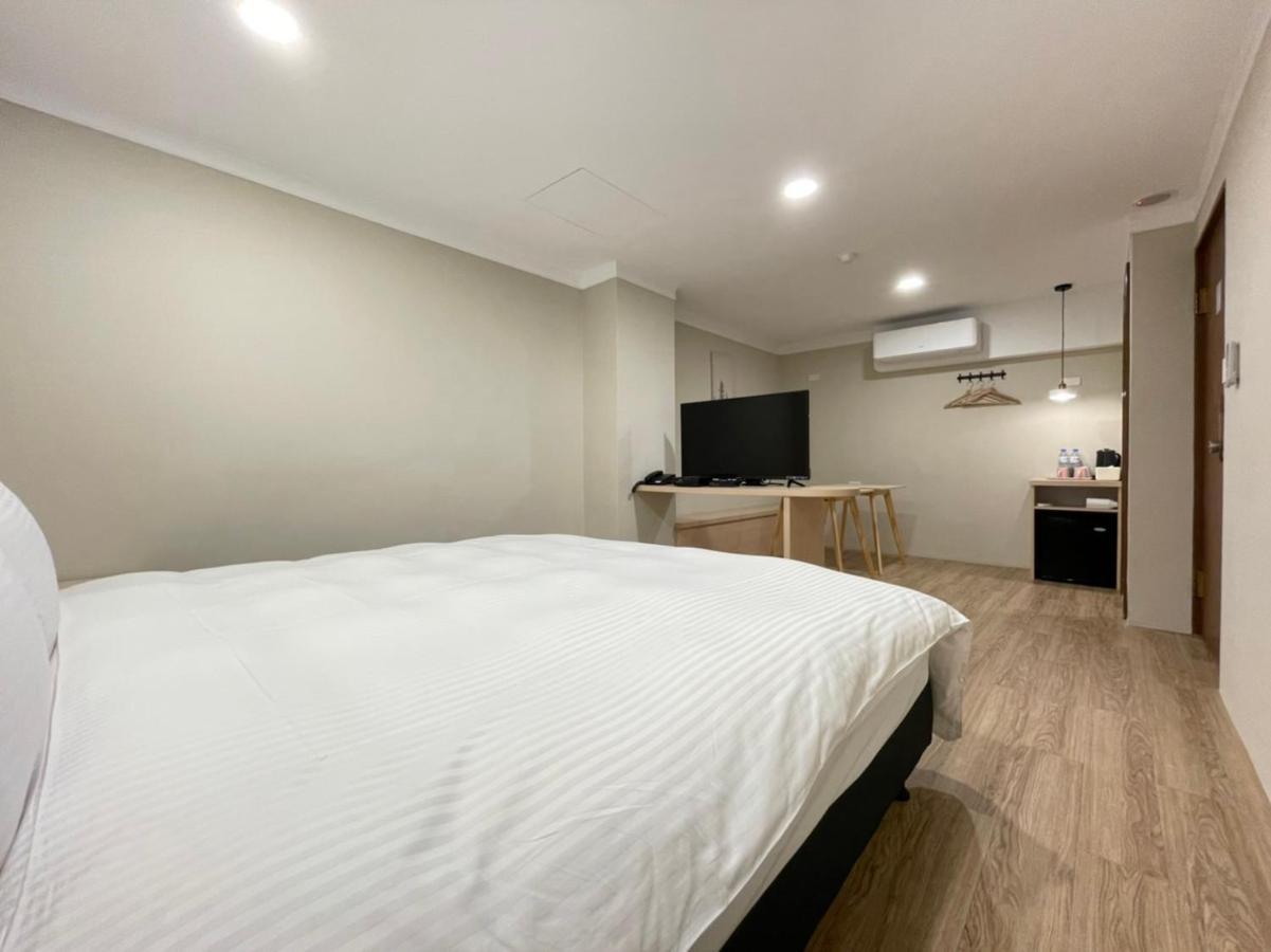 Yoshi Hotel - Tainan Station Branch Exteriér fotografie