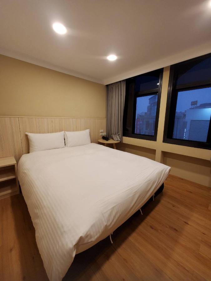 Yoshi Hotel - Tainan Station Branch Exteriér fotografie